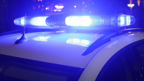 Арест за 19-годишен, отнел пари и бутилка алкохол от непълнолетни