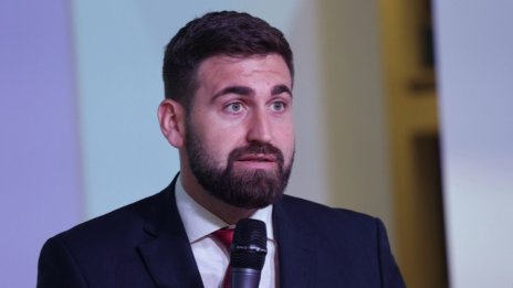 Запазват се обезщетенията при закъснение на полет