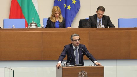 Биков: Радев е станал рекламно лице на големите магазини 