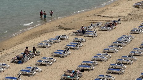 Море 2026: Какви са цените у нас, в Северна Гърция, Южна Италия и Хърватска? 