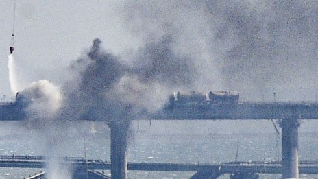 Украйна разруши кримски мост, унищожи 50 руски военни машини