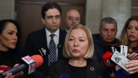 Надежда Йорданова: Поведението на "Възраждане" е безотговорно