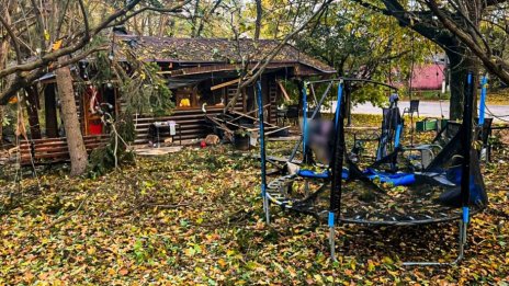 Руска атака с дрон отне живота на шестима души, сред които три деца, в селски парк в Харковска област