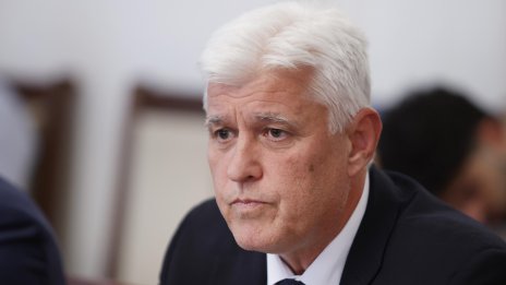 Стоянов: За участие в "коалицията на желаещите" може да се говори едва след мир в Украйна