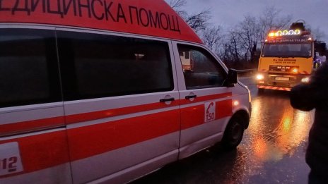 Двама 18-годишни катастрофираха край Сливен, единият е пострадал
