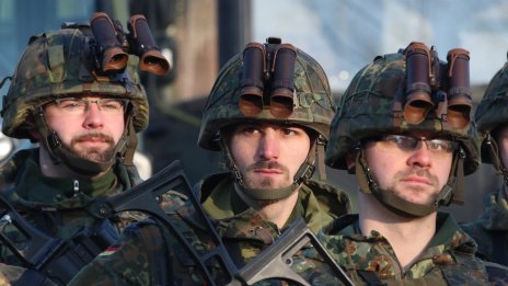 Разследват компания доставила дефектни очила на украинската армия