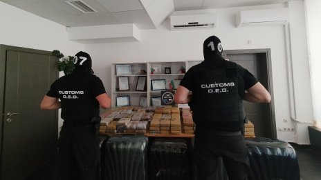 Дипломатът от Конго, обвинен в наркотрафик на кокаин, остава в ареста 