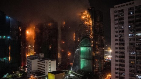 Загиналите при пожара в Хонконг са вече 36, 279 души остават в неизвестност