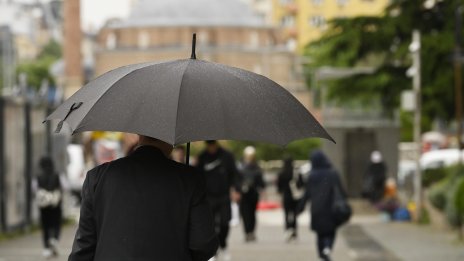 Дъжд, гръмотевици и понижение на температурите днес