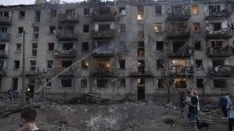 Русия удря Киев с дронове и балистични ракети, най-малко седем души са загинали