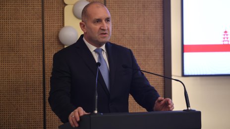 Радев: Стабилността на правителството зависи от "архитектите" Борисов и Пеевски
