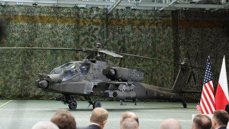 Ново военно споразумение: Полша и Lockheed Martin за Apache