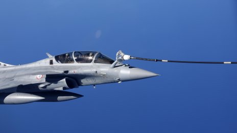 Франция купува 61 нови изтребителя Rafale