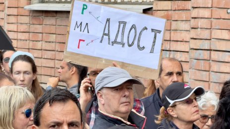 В кадър: Жители на кв. Младост излязоха на протест 