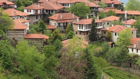 С цени като за тристаен: Търсят се къщи край големите градове