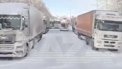 При -30°: 85-километрово задръстване по магистралата към езерото Байкал