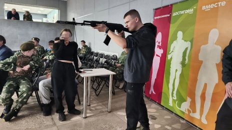 От училището към войната: Как ученици сглобяват дронове за Русия без да им плащат
