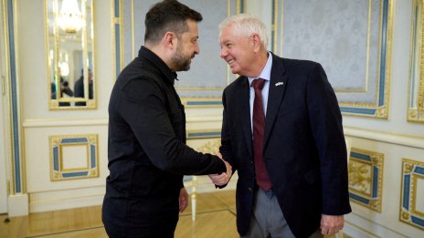 Мистерия: Американският сенатор, който се срещна в петък със Зеленски, вчера умрял 