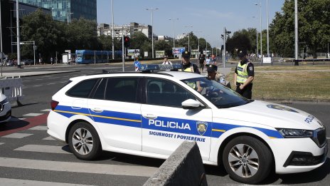 Скандал в Хърватия: Трима полицаи правили секс в служебна кола с една и съща колежка