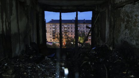 Най-малко двама са убити при руски въздушен удар днес по град в Донецка област