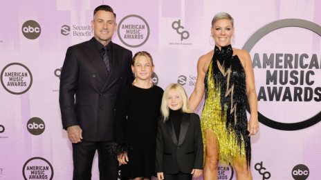 Пинк и дъщеря ѝ Уилоу в елегантни вечерни рокли