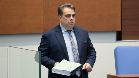 Асен Василев категоричен: Да се внесе нова макрорамка