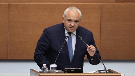 Демерджиев: Фирма, свързана с мантинели, е платила 5,083 млн. евро за полетите на Пеевски