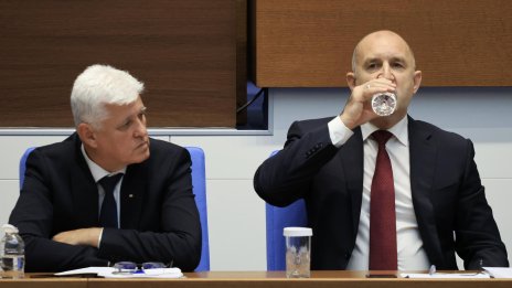 Парламентът гледа промените в Закона за железопътния транспорт