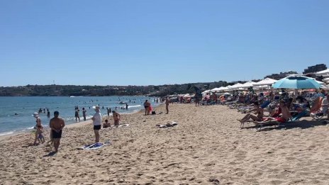 Водолази, спасители и дрон търсят 7-годишно дете край Созопол
