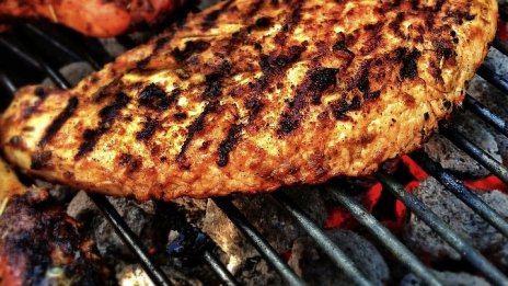 Мръсни чинии, замразени продукти, грубости... Какво предлагат в ресторантите?
