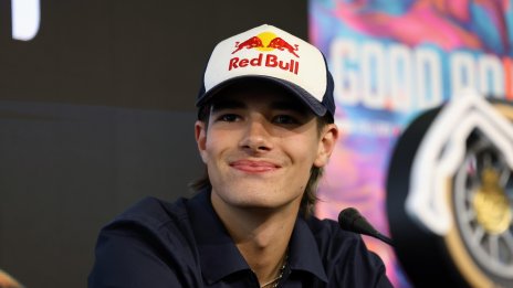 Никола Цолов обиколи света за първия старт на Формула 1 