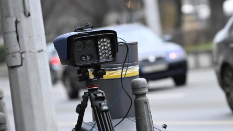 Рекорд: За 9 минути три пъти заснеха 18-годишен от Смолян да фучи с превишена скорост