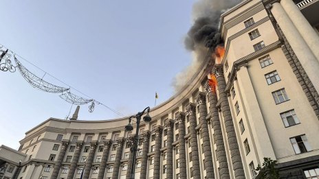 За първи път: Русия удари правителствена сграда в Киев ВИДЕО