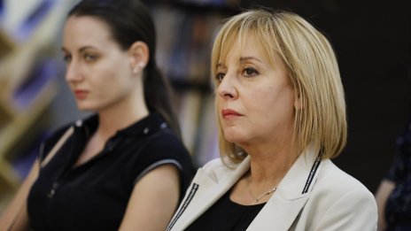 И Мая Манолова атакува новите "синя" и "зелена" зона в съда