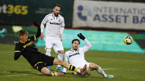 Ботев Пловдив удари Славия като гост с късен гол