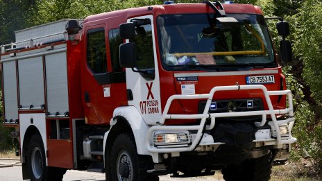 Сграда на бивш техникум пламна в Монтана (ВИДЕО)