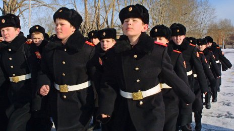 Пионерска армия: Кремъл обучава младежи как да създават военна пропаганда 