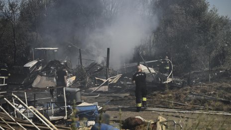 В кадър: Овладяха пожара край "Филиповци", свидетел твърди, че е бил умишлен