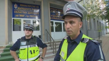 Патрулният екип за уникалното дете, спасило майка си на пътя: Герой е 