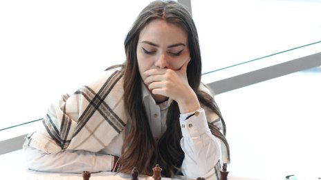 Нургюл Салимова остава на седмо място с поредно реми в Пуне, Индия