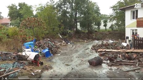 Царево, Лозенец... домове, мебели, спомени – всичко е минало през водата