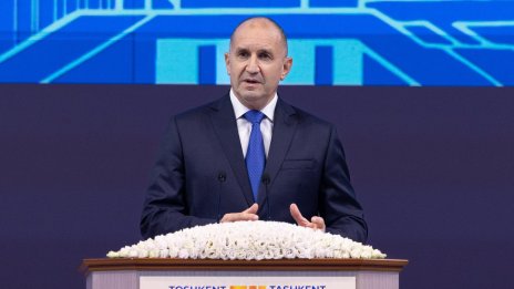 Радев с ирония към Борисов: От пътуване не мога да празнувам рождения си ден