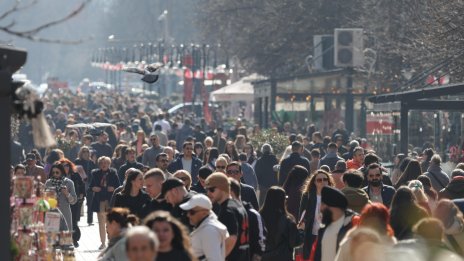 Топим се: Населението на България е 6 423 207 души към 31 декември 2025 г.