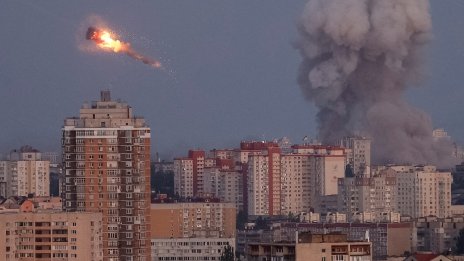 Русия с нова масирана атака с дронове в цяла Украйна