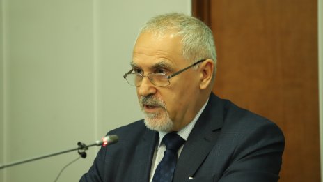 Кючуков: Форматът на мирните преговори в Украйна е странен