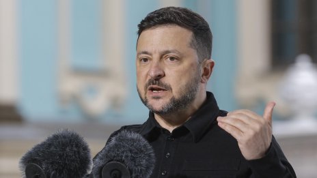 Зеленски убеден: Русия губи не само инициативата, но и войната, ден след ден... 