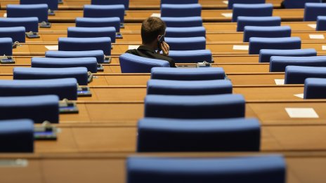  Десет депутати с &ldquo;неизвинени отсъствия&rdquo; от пленарни заседания
