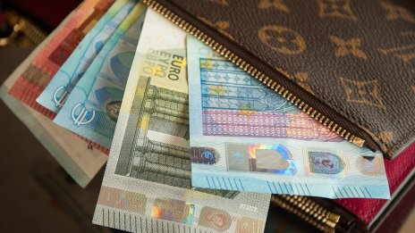 Средната нетна заплата в Загреб през февруари е 1627 евро