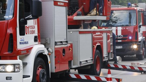 Пожар унищожи автосервиз в Бургас, заедно с колите за ремонт