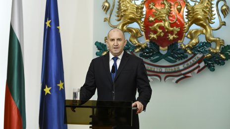 Ройтерс: Радев - бившият президент, който обеща да сложи край на политическата криза България